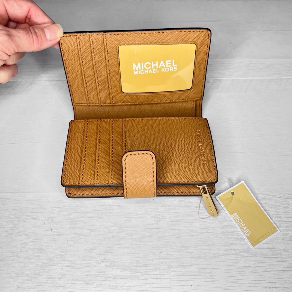 Michael Kors Jet Set Travel Billfold Zip Coin Wallet in Brown/Acorn NWT - Picture 8 of 13